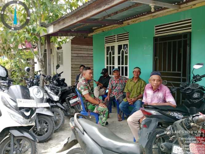 Babinsa Koramil 01/Tembilahan Implementasikan Kemanunggalan TNI Melalui Kegiatan Komduk Terpadu