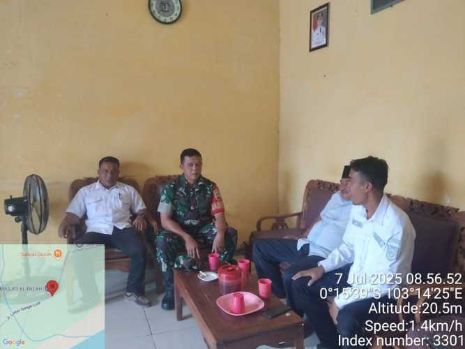 Babinsa Koramil 12/Batang Tuaka  menerapkan sharing sosial atasi problem solving warga: