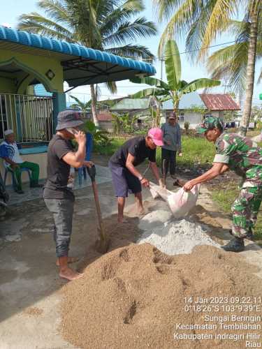 Babinsa Sungai Beringin Ajak Warga Bantu Rehab Surau