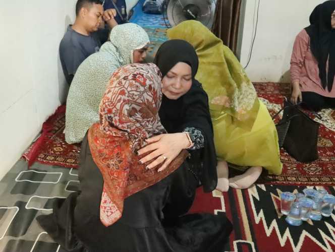 Ketua Tim Penggerak PKK Indragiri Hilir Katerina Susanti Herman Sampaikan Duka Mendalam Kepada Keluarga Korban musibah Kebakaran