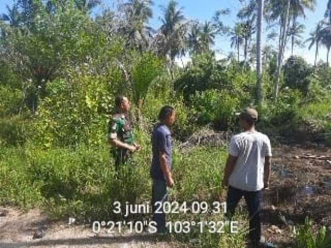 Sertu Suratno Berikan Konseling Bentuk   Kawasan Bebas Karhutlah