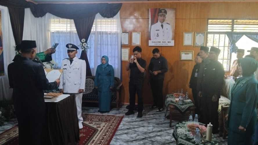 Danramil 12/Batang Tuaka Hadiri Pelantikan Pj. Kades Pasir Emas, Pastikan Kondusivitas Acara