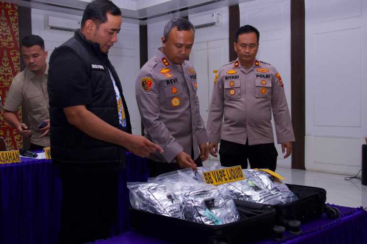 Polres Asahan Amankan Warga Aceh Bersama 1.799 cartridge rokok elektrik