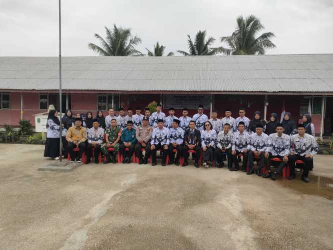 Babinsa Koramil 11/Pulau Burung Hadiri Konferensi Cabang PGRI Kecamatan Pulau Burung Masa Bakti XXXIII Tahun 2025–2030