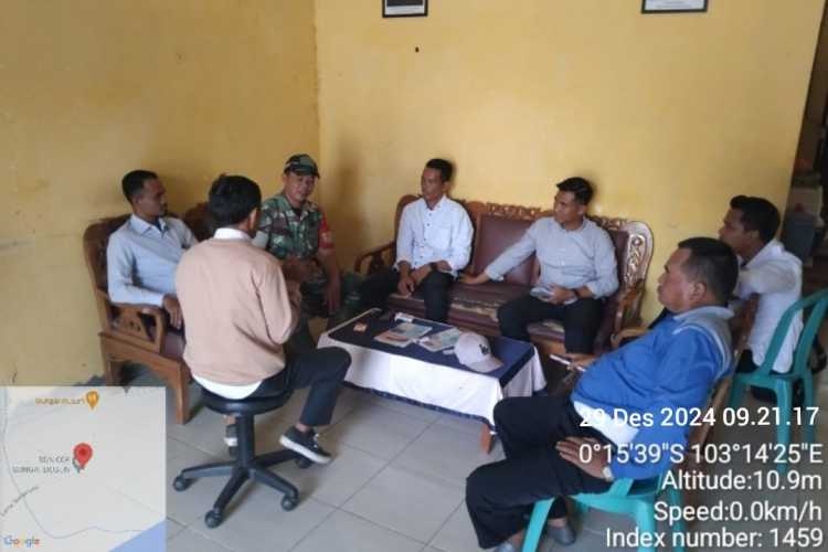 Babinsa Koramil 12/Batang Tuaka Gelar Komsos, Fokus Tangani Judi Online