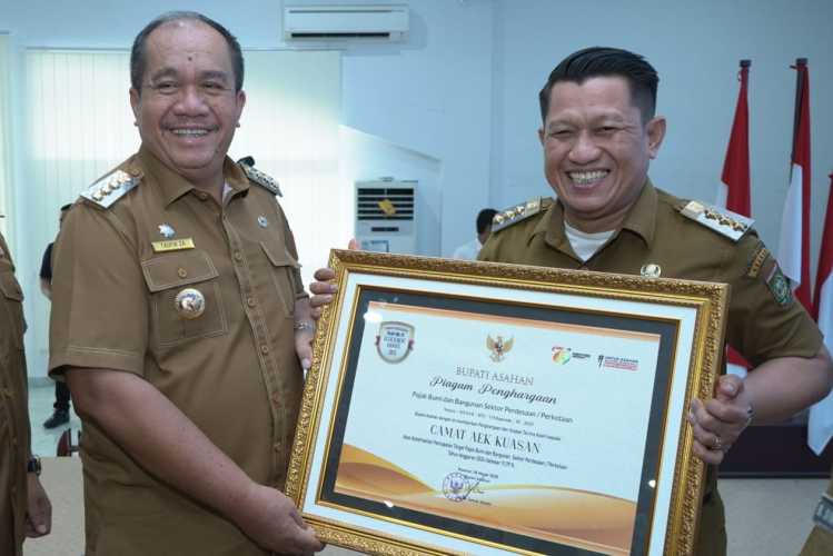 Bupati Asahan Dan Wakil Bupati Asahan Ikuti Penyerahan SPPT PBB-P2 Tahun 2025.
