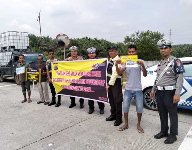 Untuk mewujudkan Kamseltibcar Lantas Di jalan Tol, Sat PJR Ditlantas Polda Riau Gencar Laksanakan Giat Patroli dan Hiambau di Jalan Tol.