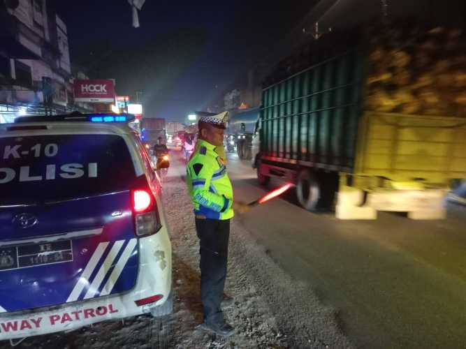 Polres Batu Bara Laksanakan Patroli Blue Light Guna Antisipasi Gangguan Kamseltibcar lantas