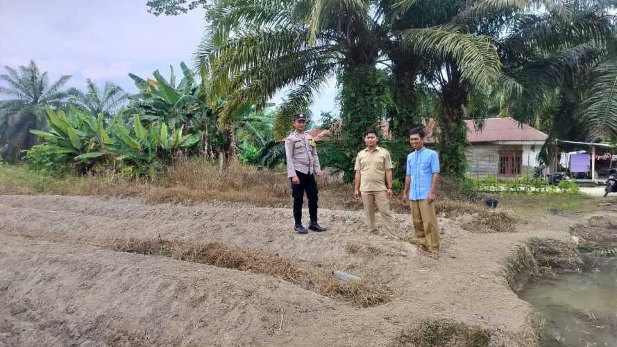 Bhabinkamtibmas Dukung Program Pemerintah dalam Meningkatkan Ketahanan Pangan