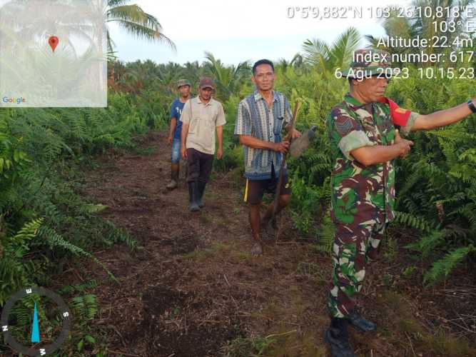 Serma H.Situmorang Breafing Warga Sebelum Patroli Karhutlah