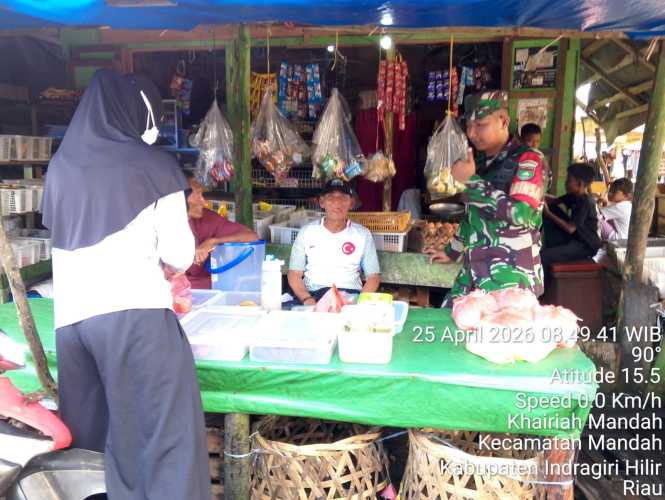 Babinsa Mandah Pererat Hubungan dengan Pedagang Melalui Kegiatan Anjangsana