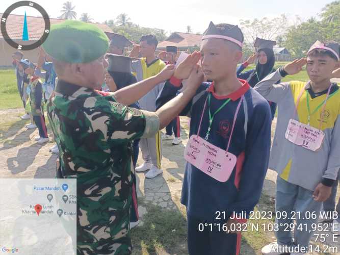 Serka J.Sialagan Beri Materi Wasbang, dan Baris berbaris