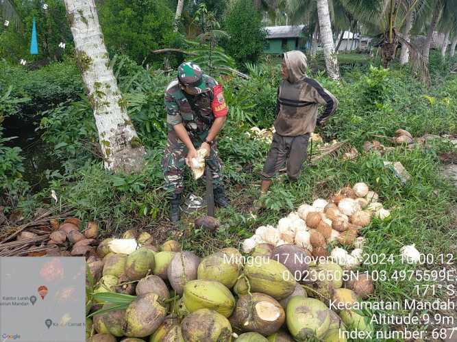 Serka Dedi Bisono Sambangi Para Petani Kelapa Sarankan Gunakan Hak Pilih