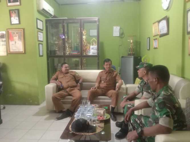 Perkuat Kemanunggalan, Danposramil 01/Tembilahan Gelar Komsos Harmonis Bersama Forkopincam