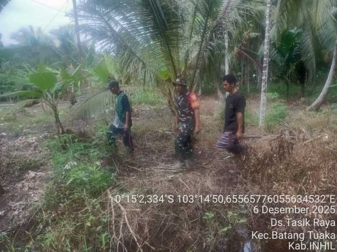Babinsa Koramil 12/Batang Tuaka Laksanakan Patroli Tapal Batas, Cegah Sengketa Lahan di Desa Tasik Raya