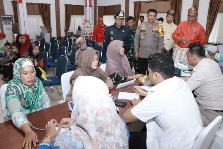 Pemeriksaan Kesehatan dan Bakti Sosial Puncak Peringatan Tahun Akabri 90.