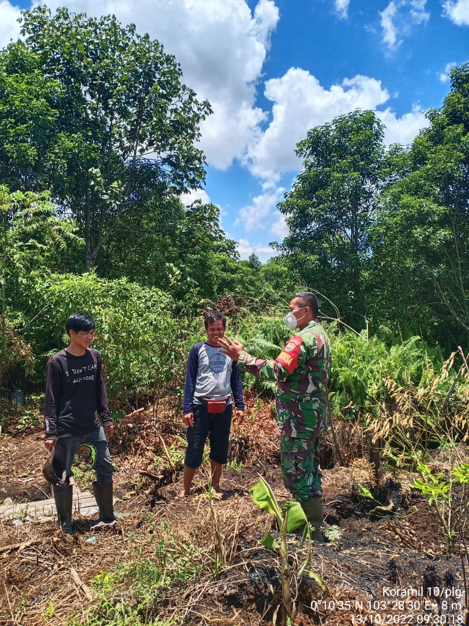 Koptu J.Manurung Babinsa Koramil 10/Pelangiran  Menjaga Kawasan Hutan Gambut