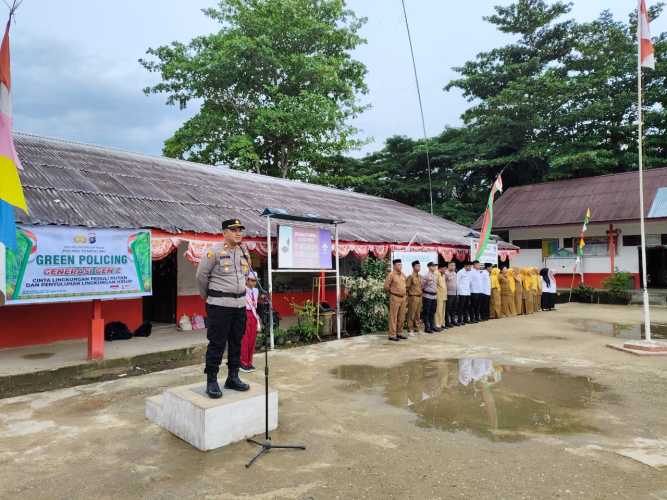 Kapolsek Tempuling Jadi Pembina Upacara di SDN 008 Teluk Jira, Ajak Siswa Tanam Pohon Lewat Program Green Policing