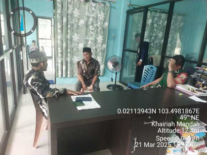 Babinsa Kopda Hendri Ajak Warga Jaga Keamanan dan Toleransi di Bulan Ramadhan