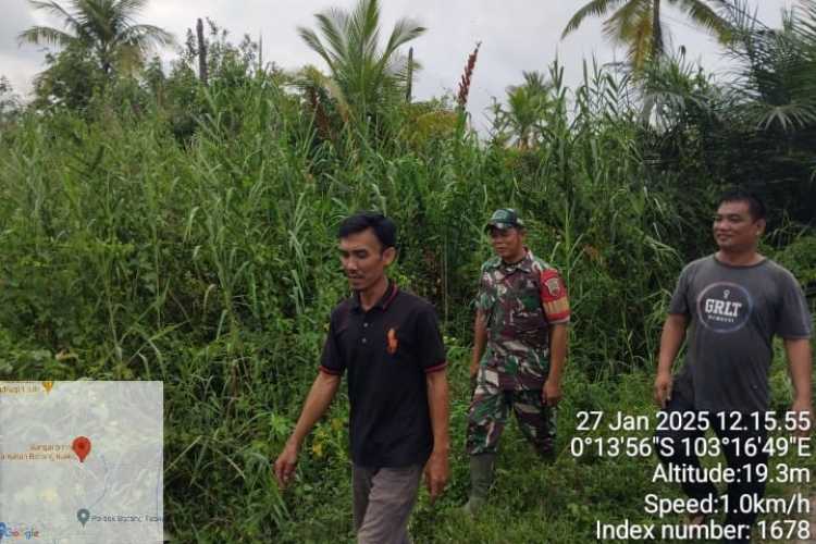 Babinsa Menjaga Kelestarian Alam Lewat Patroli Karhutlah