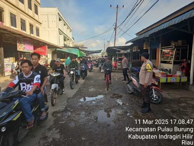 Selama Ramadhan, Polsek Pulau Burung Melaksanakan Pengamanan Pusat Keramaian dan Ekonomi Masyarakat