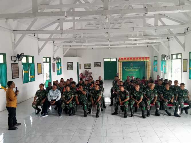 Anggota Koramil 12/Batang Tuaka Menerima Sosiallisasi Tentang Medsos di Aula Makodim 0314/Inhil