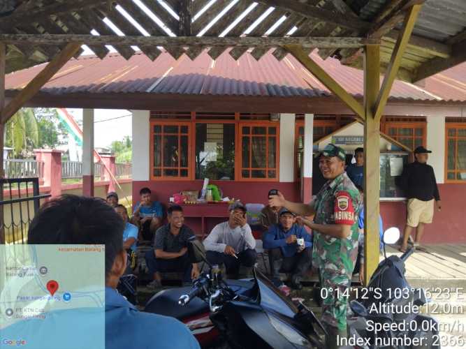 Babinsa Koramil 12/Btk Sertu Januar Effendi Gelar Komsos Kampung Pancasila di Sungai Piring
