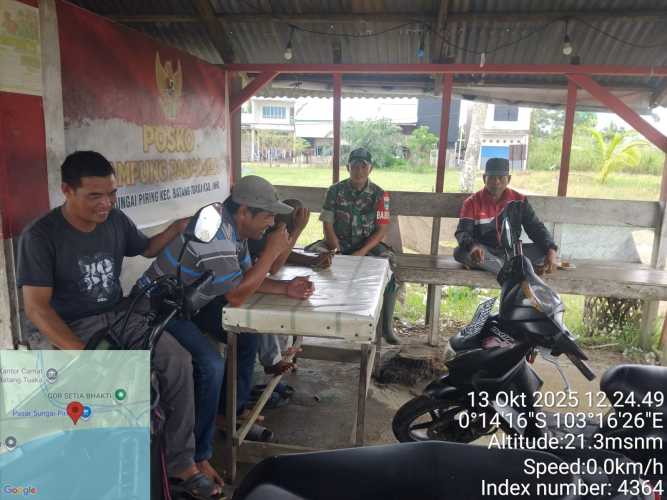 Babinsa Koramil 12/Batang Tuaka Ajak Warga Sungai Piring Cegah Kenakalan Remaja dan Terapkan Jam Malam