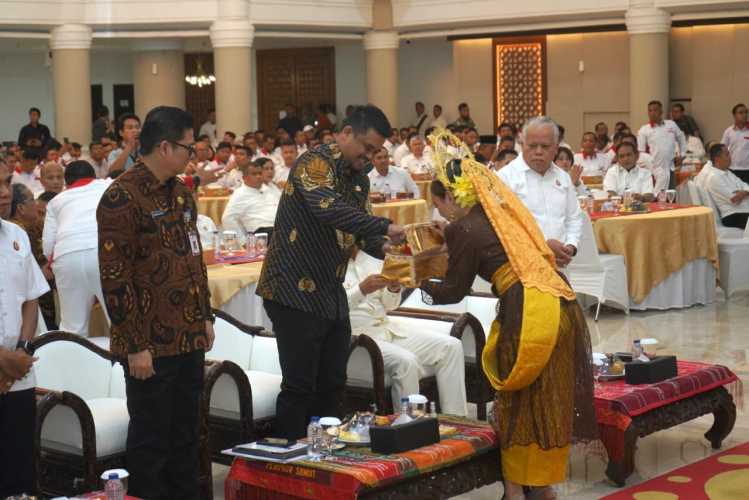 Pengukuhan Abpednas Sumut, Bobby Nasution Terus Mendorong Desa Berinovasi Lewat Skema Kompetisi