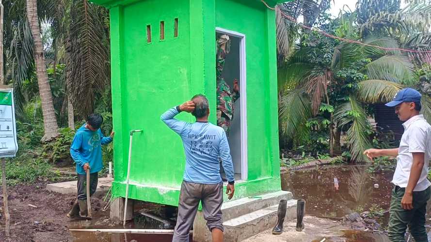 Pembangunan MCK Program TMMD ke-123 Kodim 0314/Inhil di Desa Karya Tunas Jaya, Mendorong Pembangunan Infrastruktur Dasar di Daerah Terpencil.