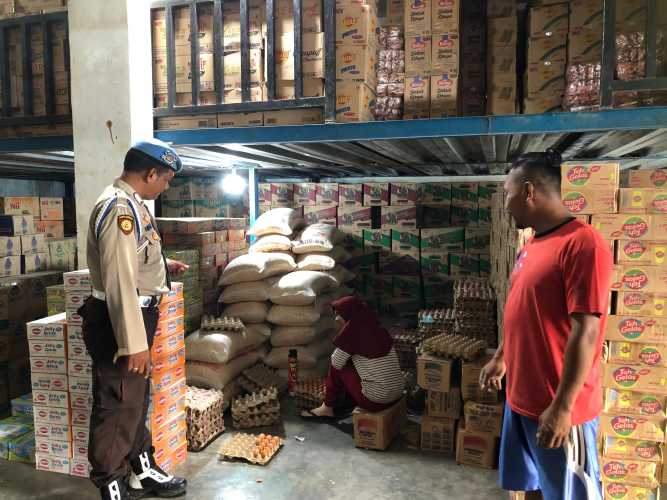 Polsek Pulau Burung Gencarkan Monitoring Panic Buying dan Pengawasan Penimbunan Bahan Pokok