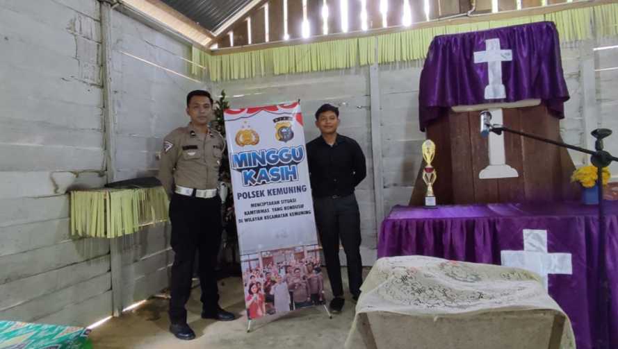 Polsek Kemuning Laksanakan Minggu Kasih dan Cooling System di Gereja HKBP Dusun Masad Desa Keritang