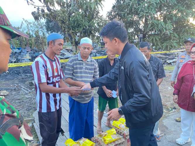 DPRD Inhil Fraksi Demokrat Kunjungi Korban Kebakaran di Gaung