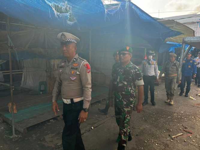 Babinsa Sertu  Anton Fokus Patroli Keliling, Amankan Wilayah Jelang Natal dan Tahun Baru 2025/2026