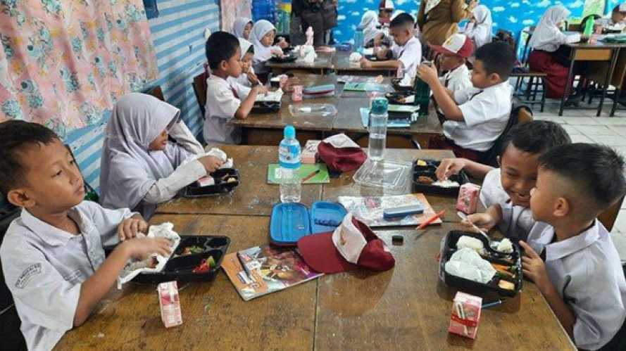 Ratusan Anak di Pekanbaru Jalani Simulasi Makan Bergizi Gratis