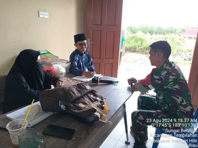 Babinsa Sungai Beringin Lakukan Silaturahmi dengan Majelis Guru SMA 1 Tembilahan