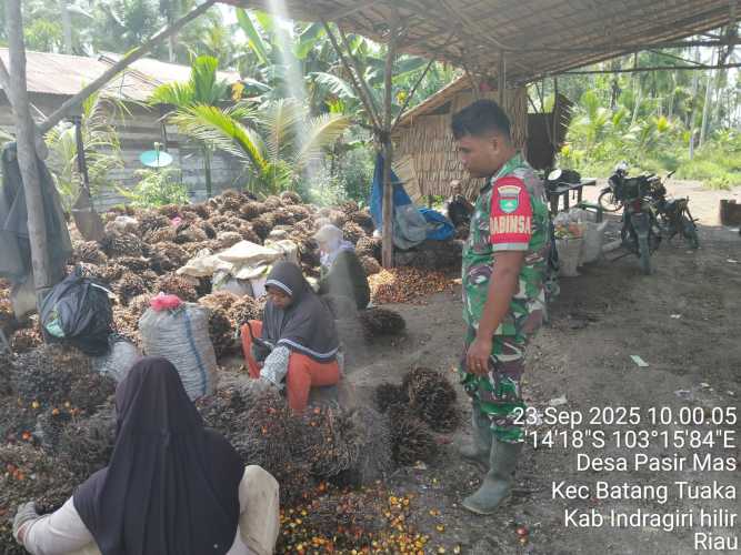 Babinsa Koramil 12/Batang Tuaka Ingatkan Warga Pentingnya Keselamatan Saat Bekerja