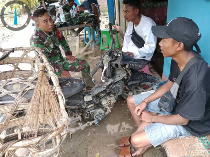 Babinsa Koramil 01/Tembilahan Kodim 0314/Inhil Laksanakan Patroli Situasional untuk Pantau Perkembangan Wilayah Binaan