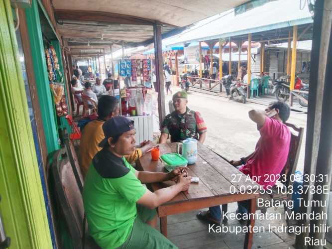 Babinsa Tebarkan Silaturahmi di Hari Idul Fitri