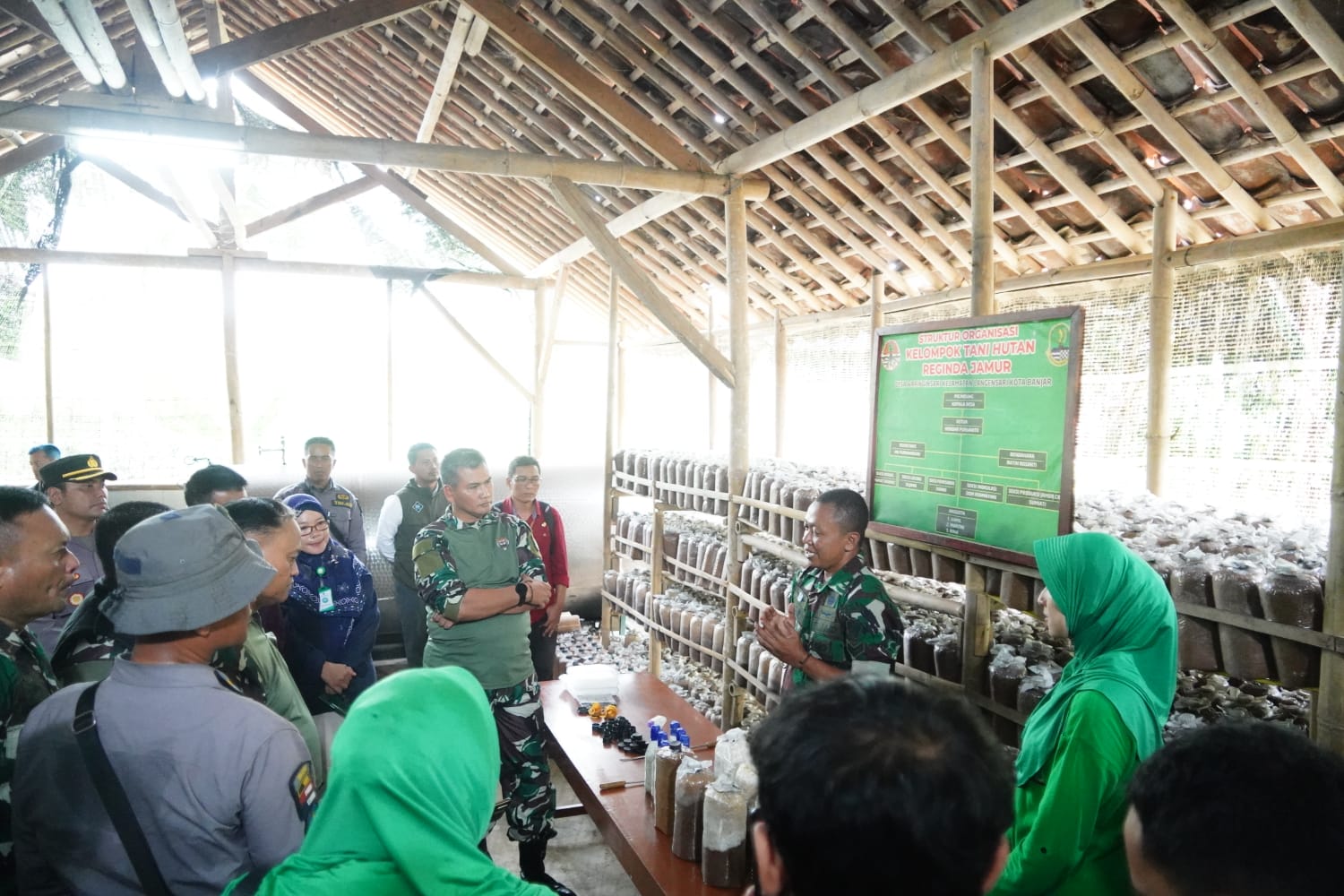Prajurit Kembangkan Usaha Jamur Krispy, Dapat Support Pangdam III/Siliwangi