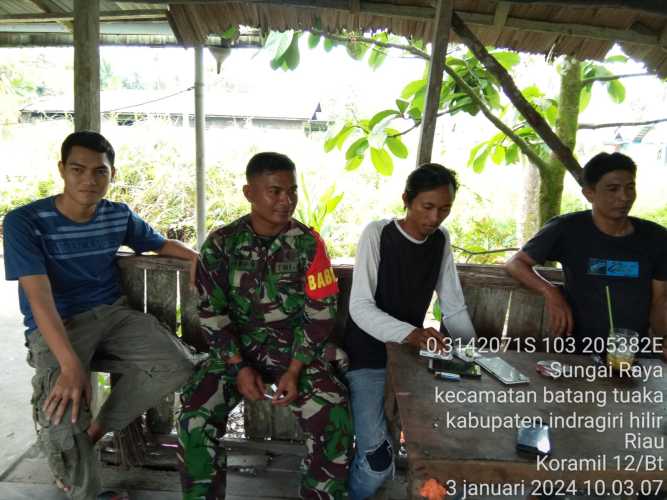 Babinsa Sungai Raya Beri Arahan Kepada Pemuda Desa