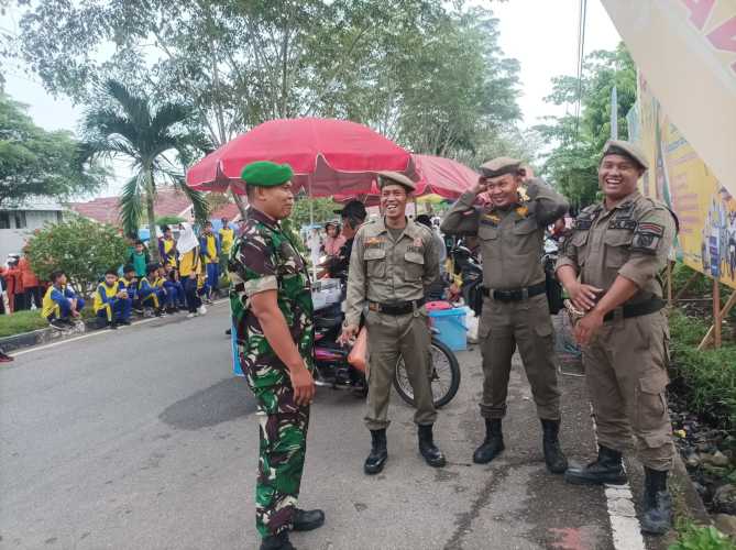 Dalam Rangka Milad Inhil Ke -58, Serda Miskal melaksanakan PAM jalan Santai