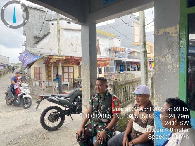 Babinsa Mandah Sigap di Hari Libur Nasional, Patroli Dialogis Amankan Aset Vital Warga