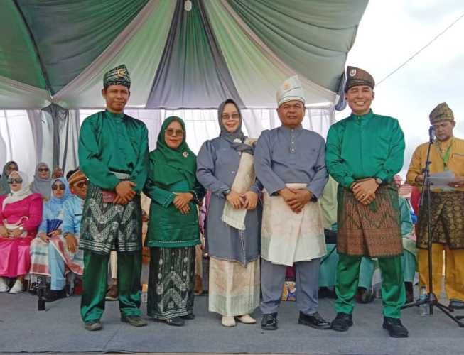 Kapolsek Kempas bersama Forkopimcam Hadiri Pelepasan Pawai Ta'aruf MTQ ke-54 di Kecamatan Enok.