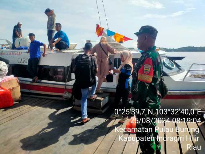 Babinsa Pulau Burung Tetapkan Parameter Keselamatan Kepada Pengguna Jasa Transportasi Laut