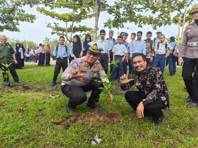 Satlantas Polres Inhil Sosialisasikan Ops Patuh LK 2025 dan Green Policing di SMKN 2 Tembilahan