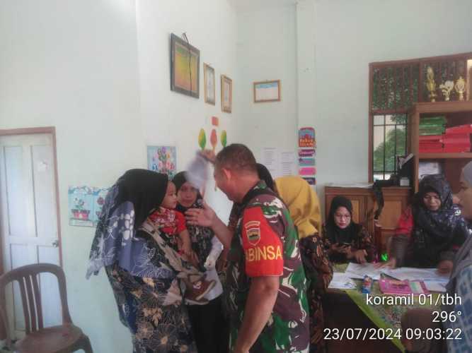 Babinsa Pekan kamis Sukseskan PNI Polio di Wilayahnya