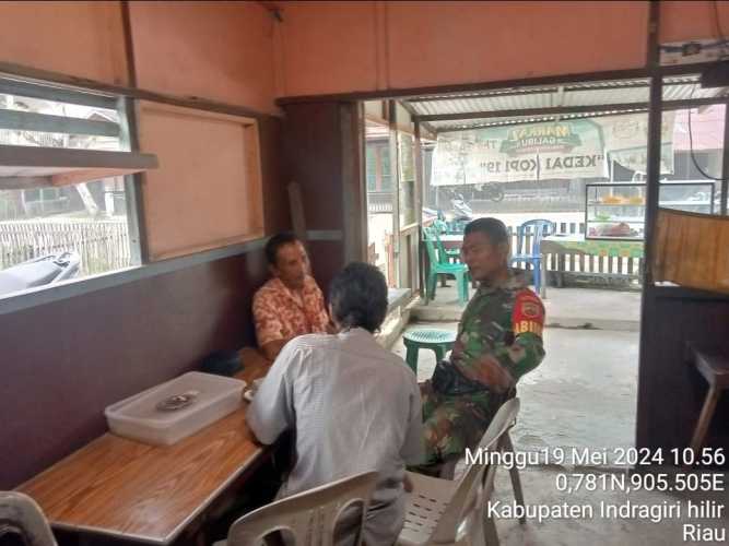 Babinsa Pulau Burung Jaga Keharmonisan dalam Bermasyarakat