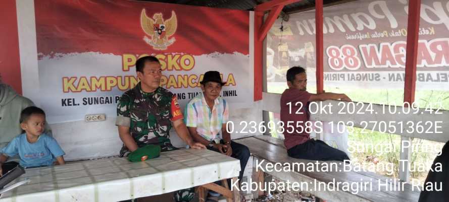 Di Kampung Pancasila, Babinsa Sungai Piring Sampaikan Menjaga Keselamatan Mobilitas Air