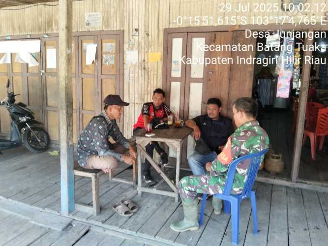 Babinsa Koramil 12/Batang Tuaka Gelar Diskusi Publik Atasi Lonjakan Harga Pertanian